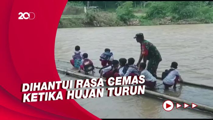 Perjuangan Siswa Sukabumi Terobos Sungai Demi Sekolah