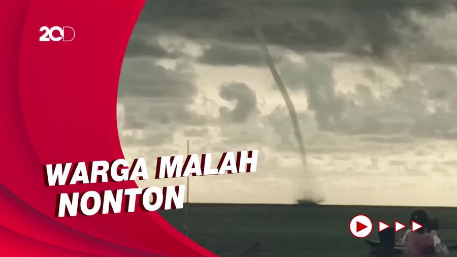Waterspout Muncul di Perairan Sulsel Jadi Tontonan Warga