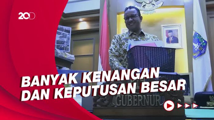Momen Anies Bereskan Ruang Kerjanya di Balai Kota