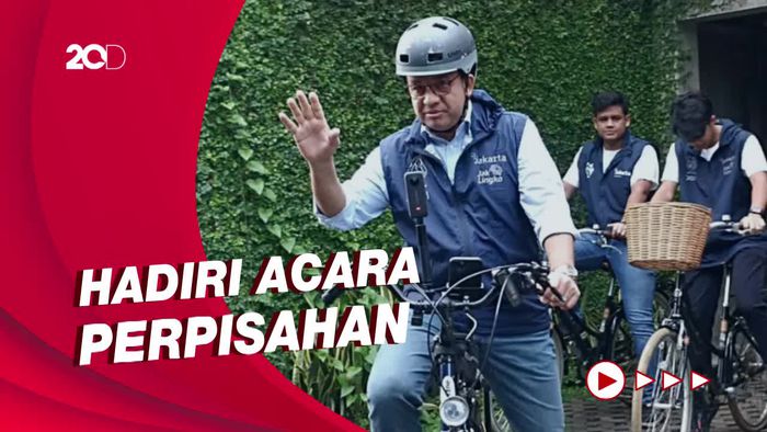Anies Naik Sepeda ke Balai Kota di Hari Terakhir Menjabat Gubernur DKI