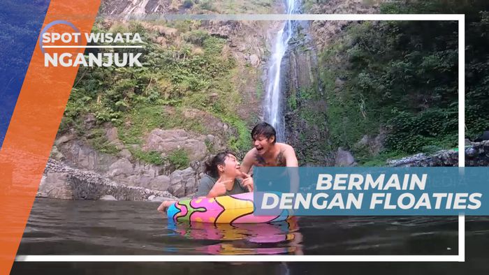 Bermain Floaties di Air Terjun Sedudo Nganjuk Jawa Timur