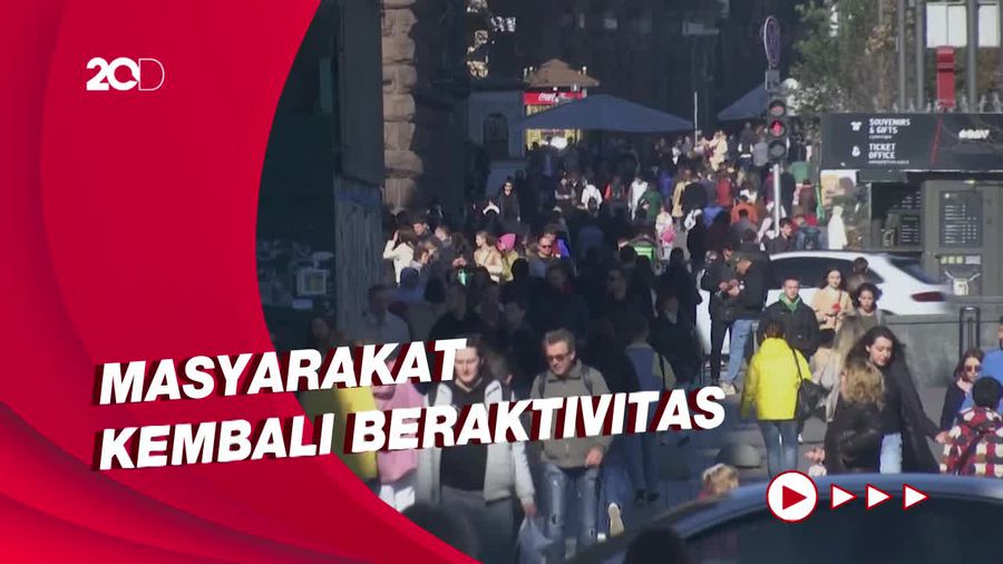 Usai Diserang Rudal Rusia Kini Kehidupan di Kiev Berangsur Normal
