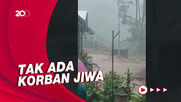 Kengerian Saat Longsor Menerjang Kampung Teh di Malang