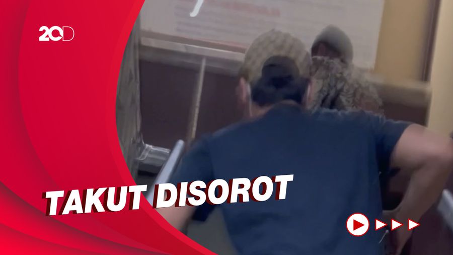 Momen Rizky Billar Lari dari Wartawan saat Wajib Lapor