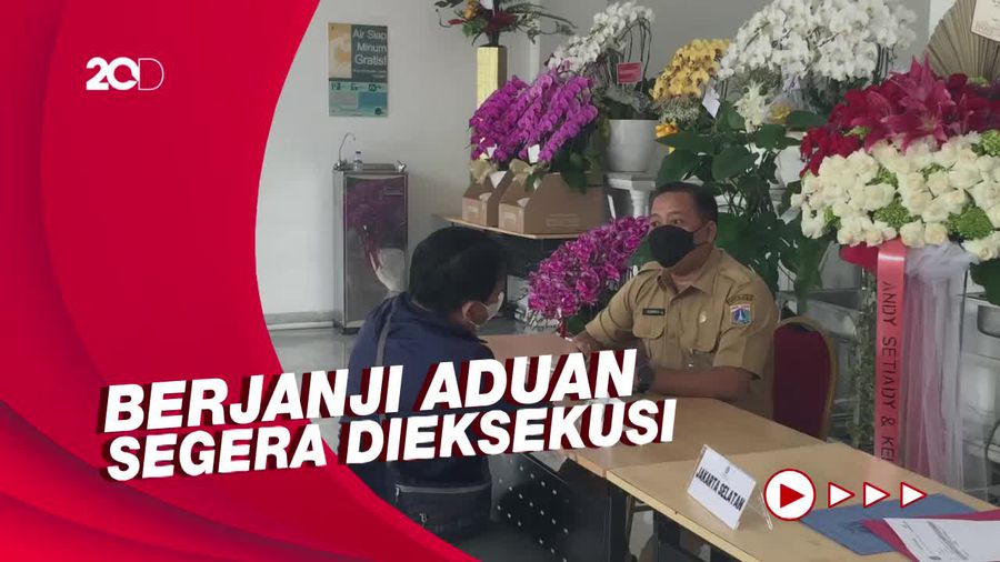 Pj Gubernur Heru Budi Sapa Warga di Meja Aduan Balai Kota
