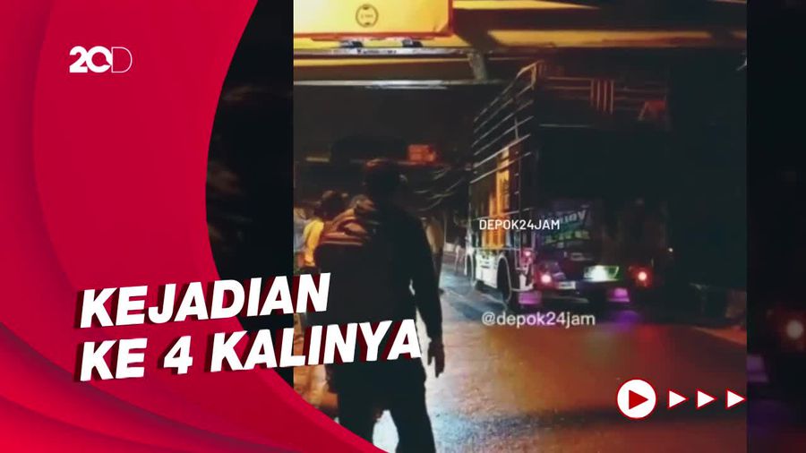 Lagi! Truk Tersangkut Portal Pipa Gas di Krukut Depok