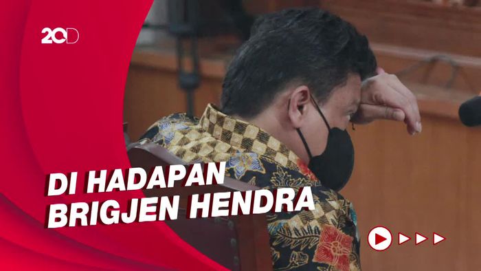 Sambo Teteskan Air Mata, Minta Anak Buah Percaya Skenario Pembunuhan Yosua