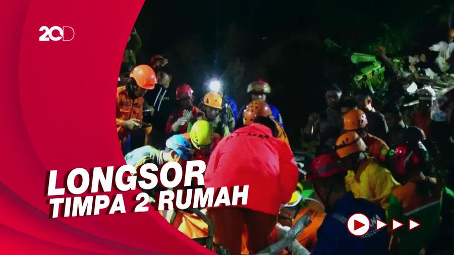 Momen Evakuasi Korban Tertimbun Longsor di Banjarnegara