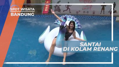 Bersantai Menikmati Segarnya Air Kolam Renang Hotel, Bandung