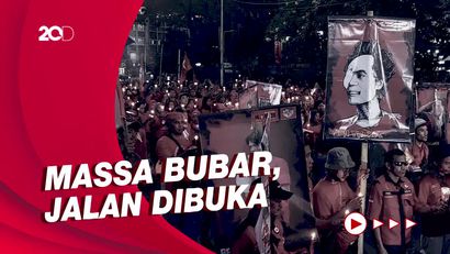Aksi 1.000 Lilin untuk Kanjuruhan Tutup Demo Buruh di Patung Kuda
