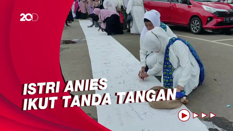Relawan Anies Kumpulkan Tanda Tangan Pendukung di Kain 30 Meter