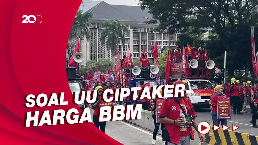Buruh Gelar Demo di Patung Kuda Jakarta Pusat