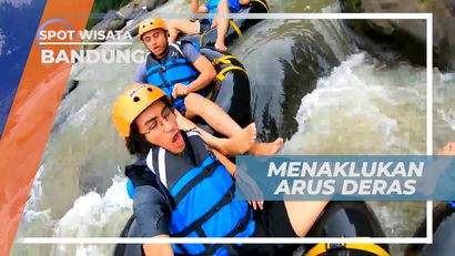 Tantangan Menaklukkan Arus Desar Sungai Saat Tubing, Bandung