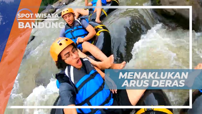 Tantangan Menaklukkan Arus Desar Sungai Saat Tubing, Bandung