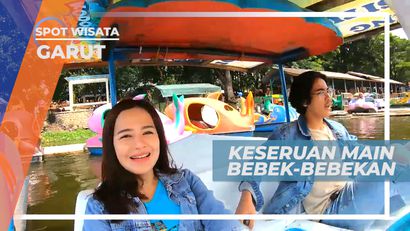 Asiknya Mengayuh Bebek Air Keliling Situ Bagendit, Garut