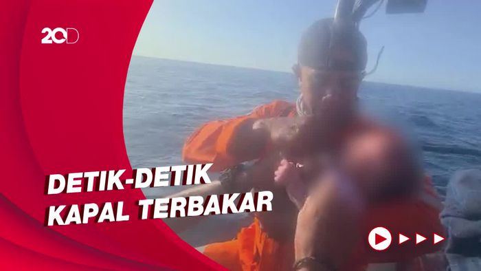 Evakuasi Bayi di Tengah Kobaran Api Kapal Terbakar di Kupang