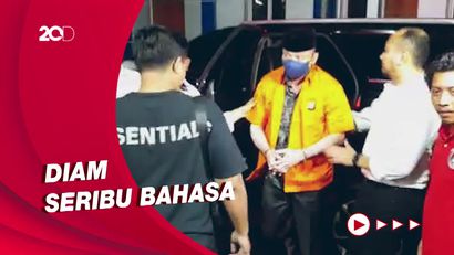 Penampakan Irjen Teddy Minahasa Kenakan Baju Tahanan Oranye