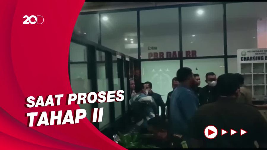 Nikita Mirzani Sempat Teriak hingga Menangis di Ruang Kejari Serang