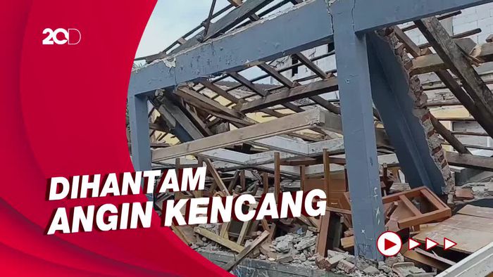 Bangunan SMPN 1 Cicalengka Bandung Ambruk, Begini Kondisinya