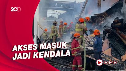 Gudang Tripleks di Bandung Terbakar, Nyaris 12 Jam Api Berkobar