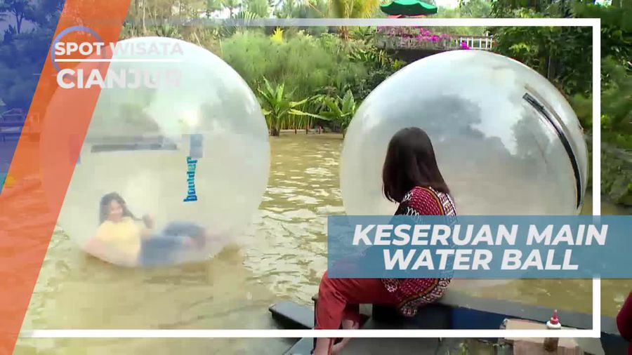 Adu Keseimbangan Bermain Water Ball di Cianjur