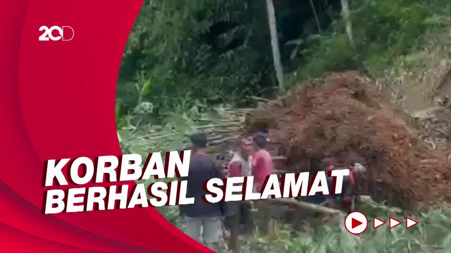 Momen Dramatis Evakuasi Pemotor Tertimbun Longsor di Tasikmalaya