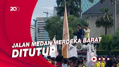 BEM SI Gelar Unjuk Rasa 8 Tahun Kegagalan Jokowi di Patung Kuda