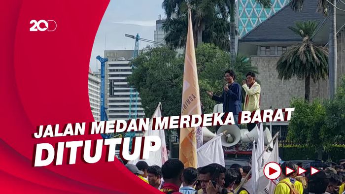 BEM SI Gelar Unjuk Rasa 8 Tahun Kegagalan Jokowi di Patung Kuda