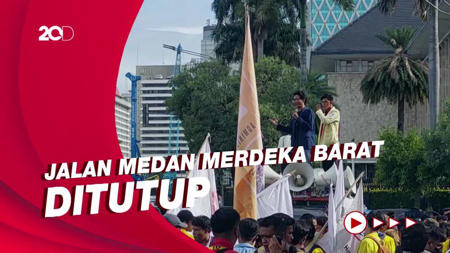 BEM SI Gelar Unjuk Rasa 8 Tahun Kegagalan Jokowi di Patung Kuda