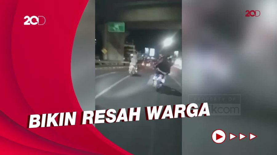 Geng Motor Konvoi di Cimahi Sambil Acungkan Sajam