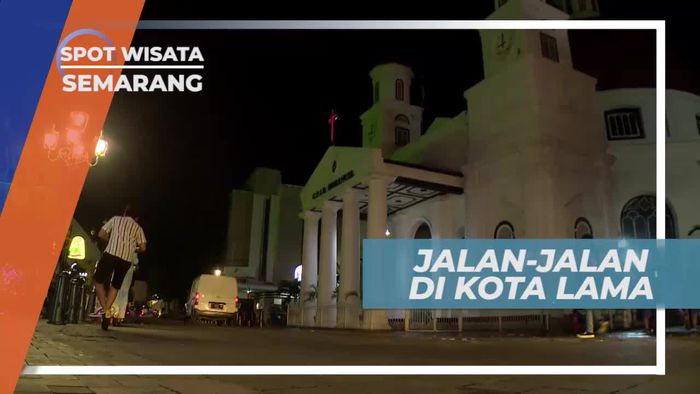 Naik Skuter Berkeliling Kawasan Kota Lama Semarang