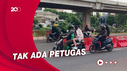 Simpang Jatiwaringin Jaktim Ditutup, Banyak Pemotor Lawan Arah