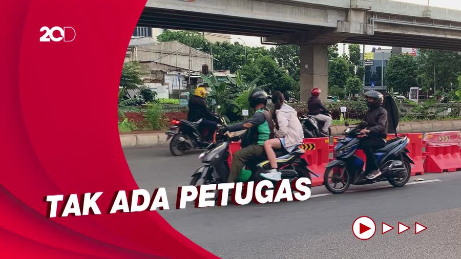 Simpang Jatiwaringin Jaktim Ditutup, Banyak Pemotor Lawan Arah