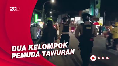 Dor! Polisi Lepas Tembakan Peringatan Bubarkan Tawuran di Makassar