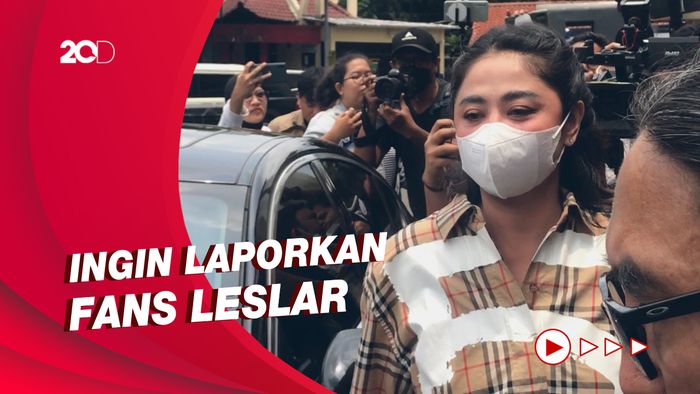 Dewi Perssik dan Kuasa Hukumnya Datangi Polres Jaksel, Ada Apa?