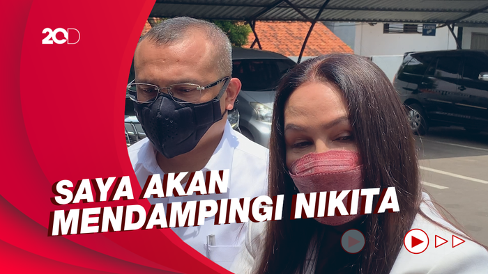  Fitri Salhuteru yang Selalu Setia Mendampingi Nikita Mirzani