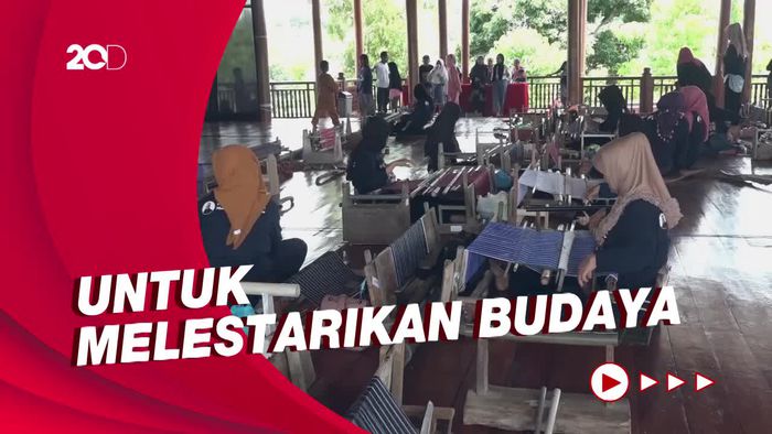 Saat Puluhan Emak-emak di Polman Ikuti Festival Panette