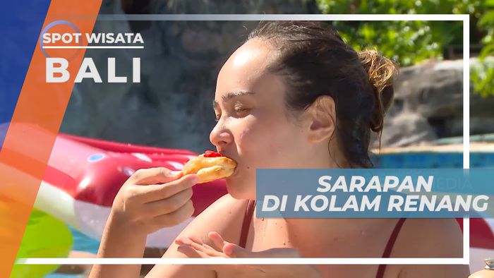 Menikmati Berbagai Menu Lezat Floating Breakfast, Bali 