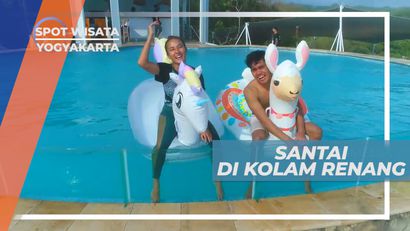 Santap Makanan di Bibir Kolam, Yogyakarta