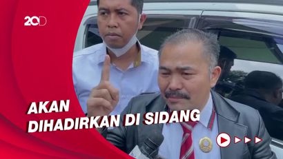 Pengacara Bawa Barbuk Sendal Milik Yosua yang Masih Ada Darahnya