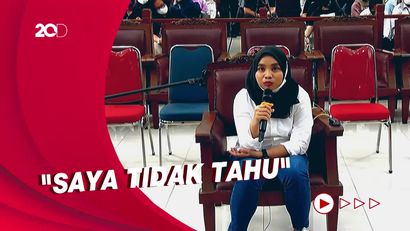 Senyum & Tawa Eliezer-Kuasa Hukum dengar Kesaksian Susi soal Kuat Maruf