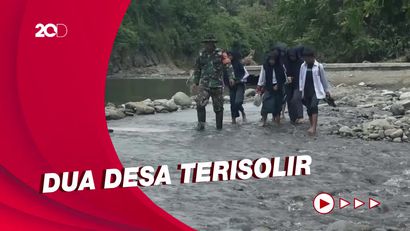 Pelajar di Polewali Mandar Harus Seberangi Sungai Akibat Jembatan Putus  