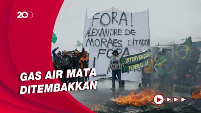 Polisi Bubarkan Aksi Loyalis Bolsonaro Halangi Jalur Logistik  