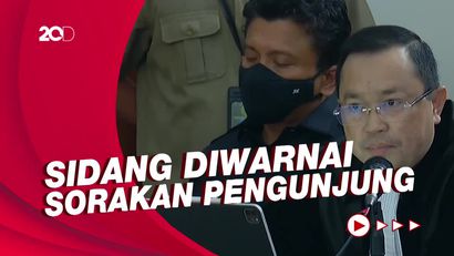 Ditanya Apakah Tinggal Serumah dengan Istrinya, Ayah Yosua: Lucu!
