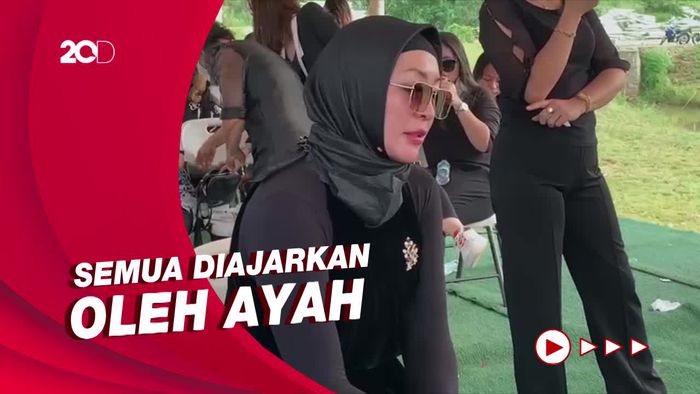 Sosok Almarhum Ayah di Mata Angelina Sondakh