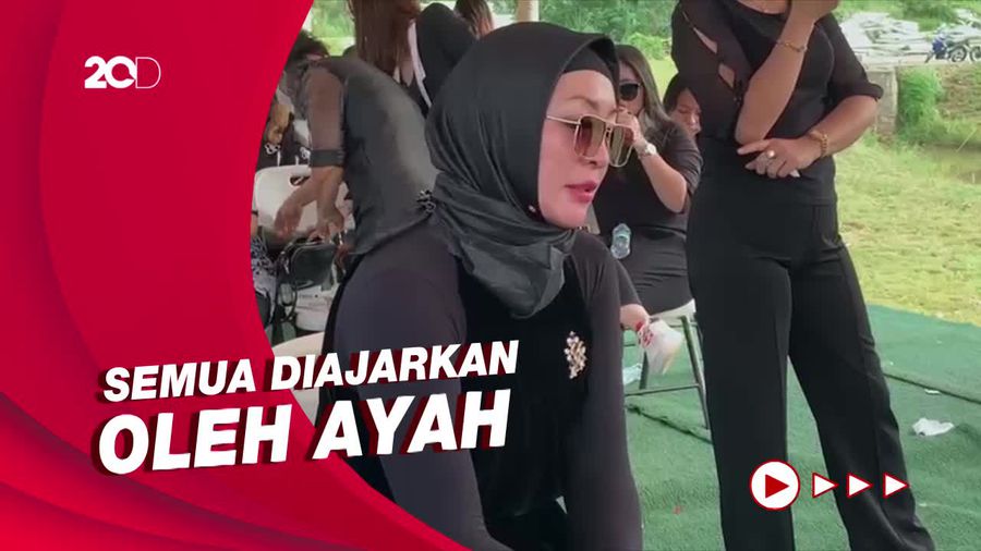Sosok Almarhum Ayah di Mata Angelina Sondakh