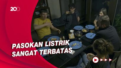 Warga Kiev Terpaksa Biasakan Hidup Tanpa Listrik