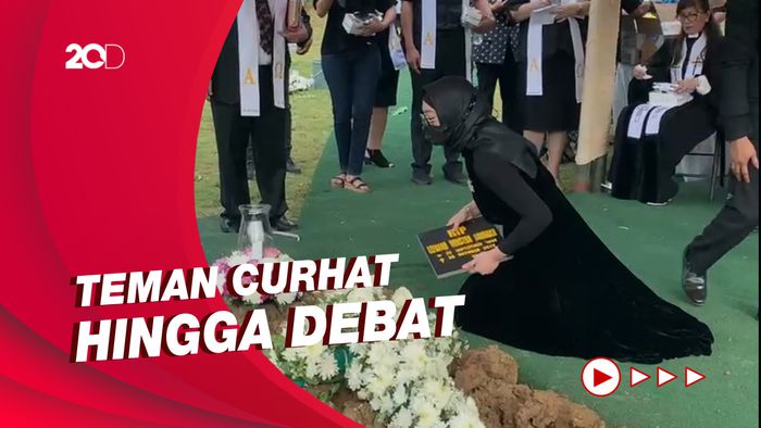 Kesedihan Angelina Sondakh Kehilangan Ayah Tercinta