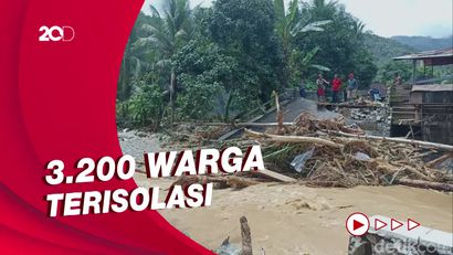 Banjir Terjang Trenggalek, Jembatan Antardusun Putus