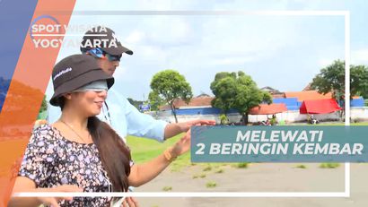 Berjalan Diantara Dua Pohon Beringin Kembar yang Syarat Mitos, Yogyakarta